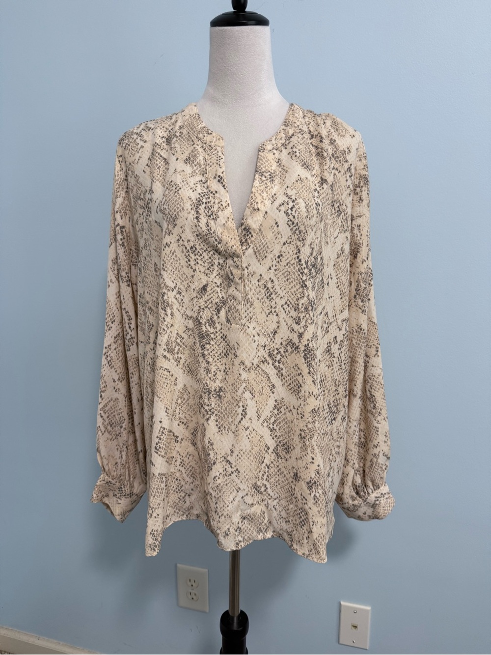 Ava & Viv Snakeskin Print Long Sleeve Blouse 1X NWT